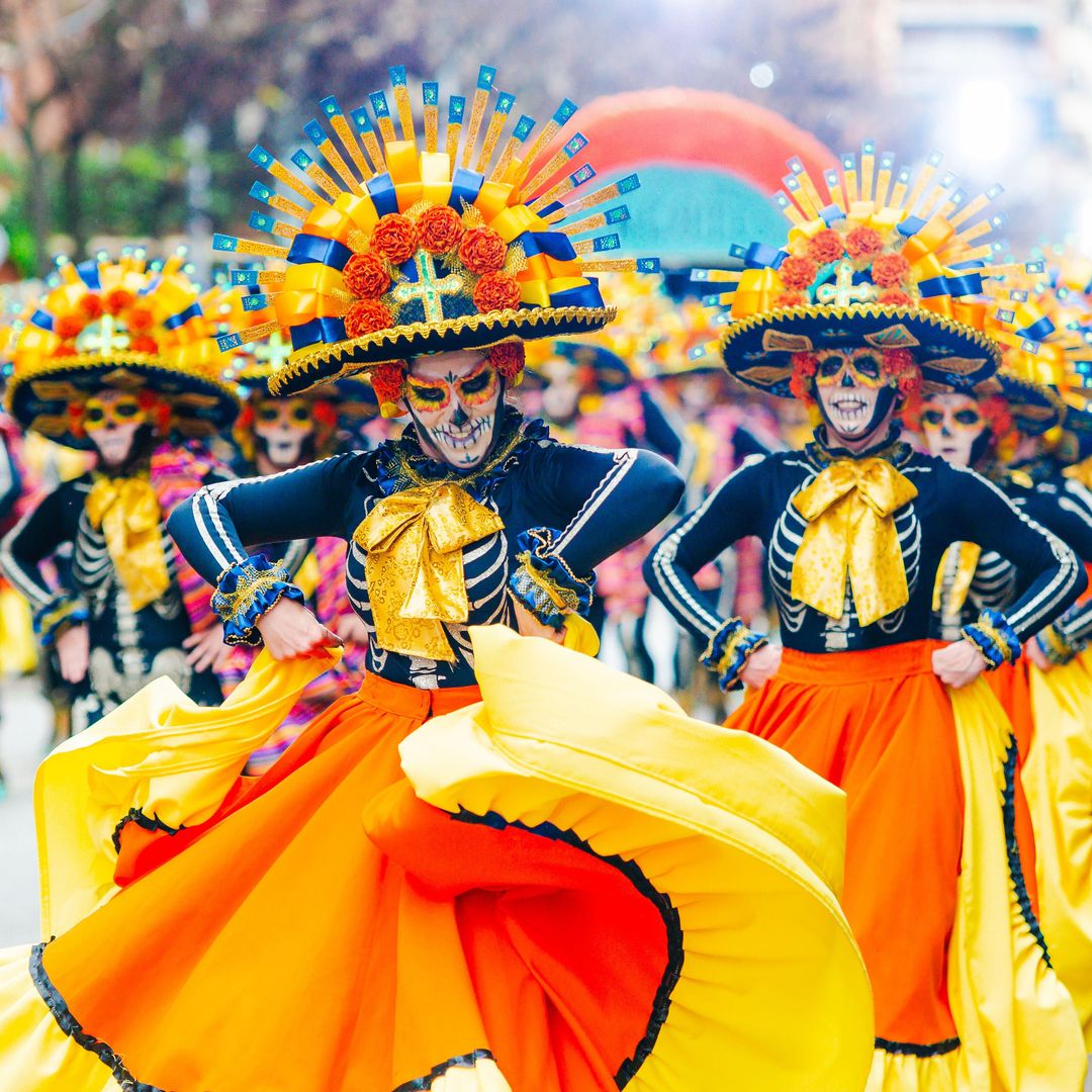 55 tropas desfilan este año en las calles.