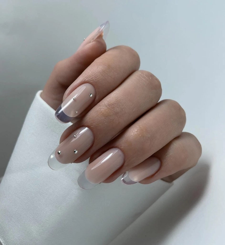 Crystal uñas con un toque brillante - @maria_juravle_nail_prof