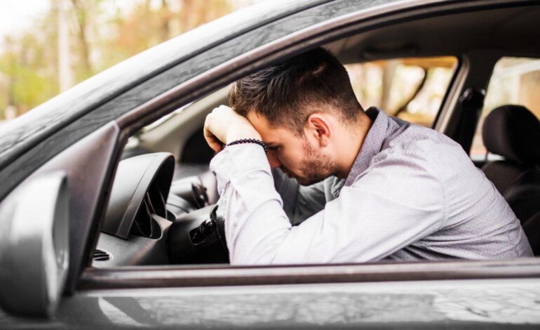 Si te encuentras una multa en el parabrisas de tu coche con un código QR, no lo cojas: es una estafa