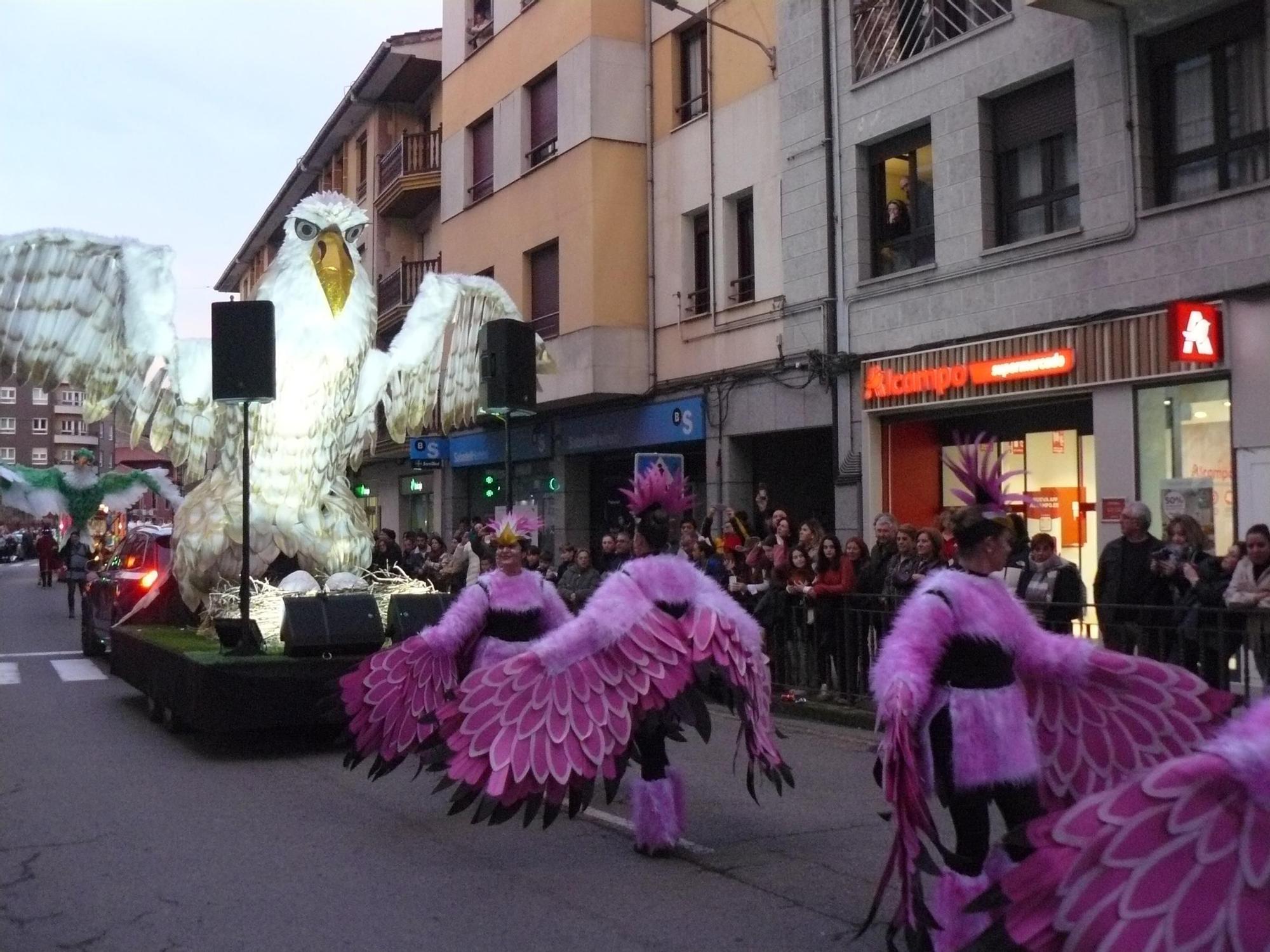 Arriondas se rinde a un Carnaval lleno de originalidad, fantasía y humor