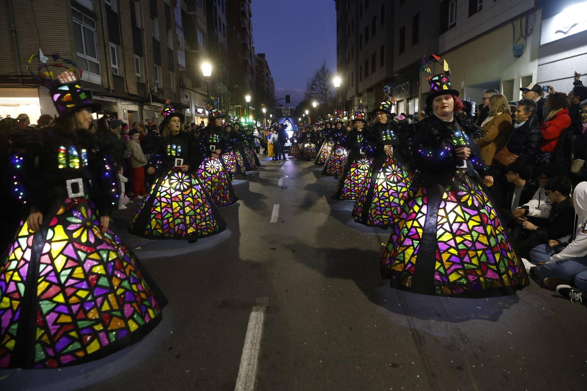 Así fue el multitudinario y espectacular desfile de Antroxu en Gijón (en imágenes)