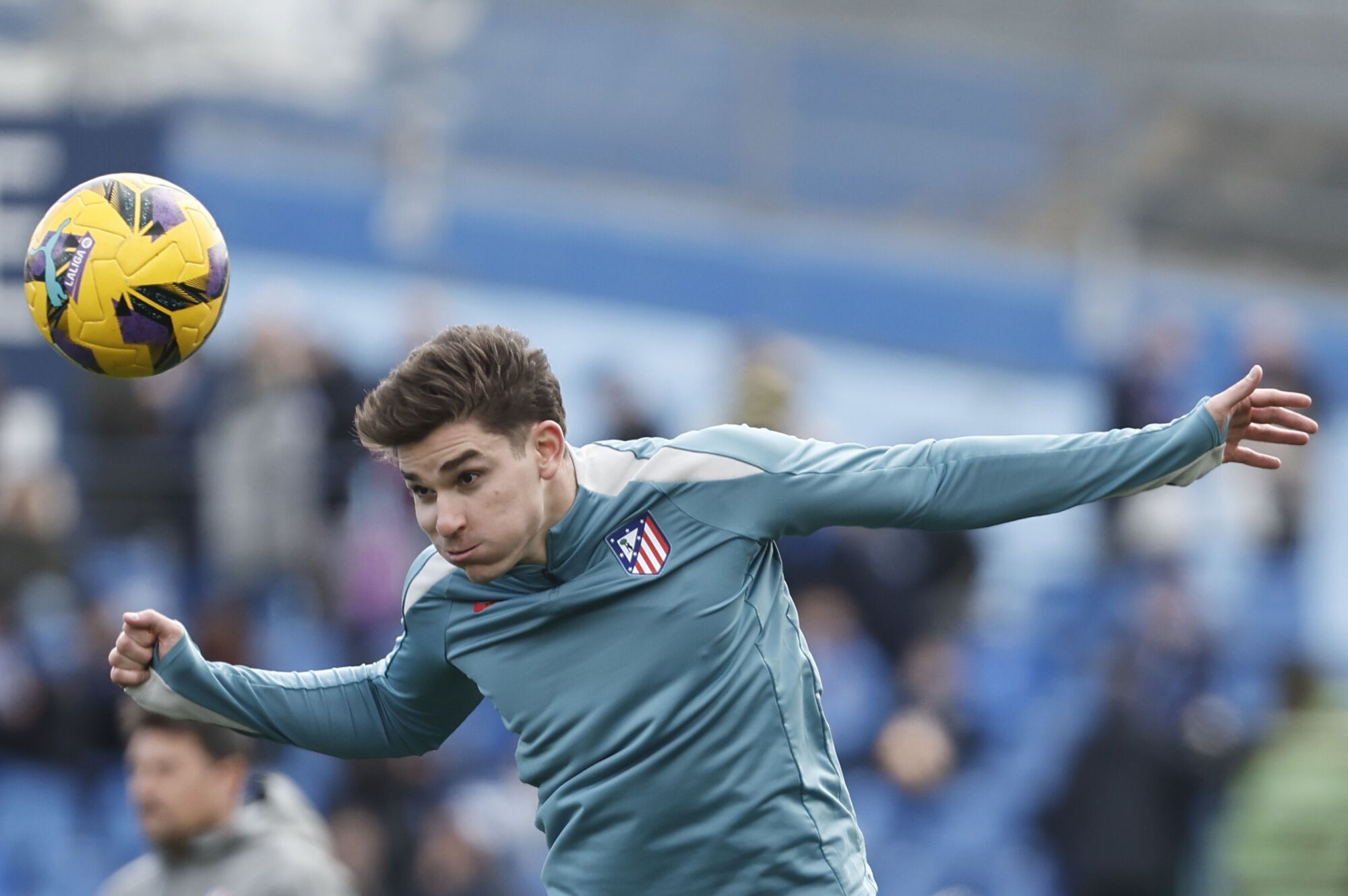 Madrid, 09/03/2025.- El delantero del Atlético de Madrid Julián Álvarez durante el calentamiento antes del comienzo del 27º partido de la liga que juegan contra Getafe, este domingo en el estadio Getafe Colisum. Efe/ Sergio Pérez