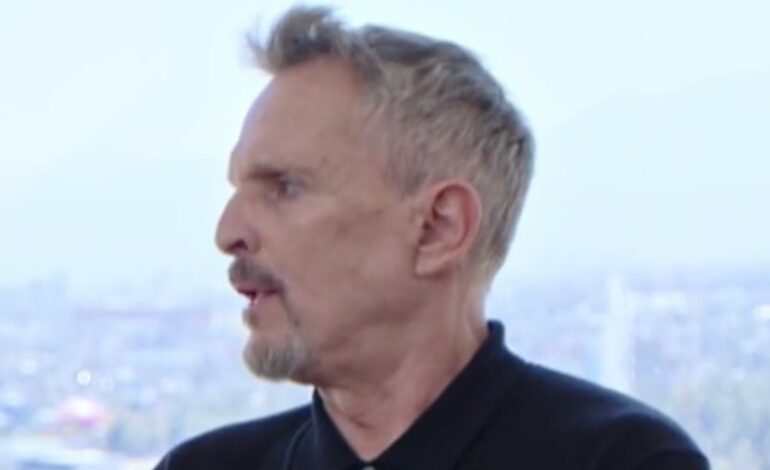 Miguel Bosé inicia su gira en México y concede una entrevista de lo más sincera: «Me he quitado toda la tontería»