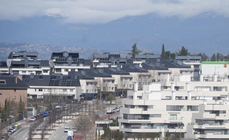 La vivienda de obra nueva es ya un 44% más cara que la de segunda mano y su precio está un 10% por encima del de la burbuja