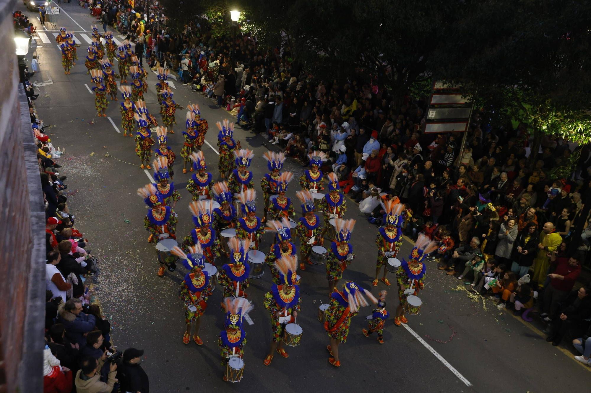 Así fue el multitudinario y espectacular desfile de Antroxu en Gijón (en imágenes)