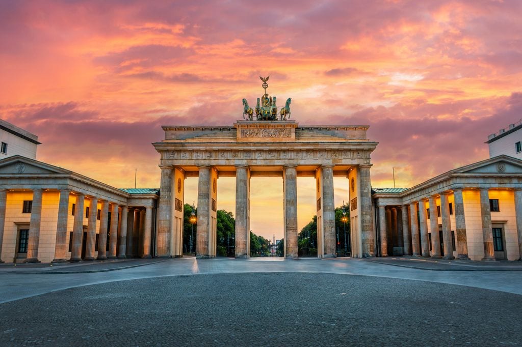 Brandenburg Puerta en Dawn, Berlín