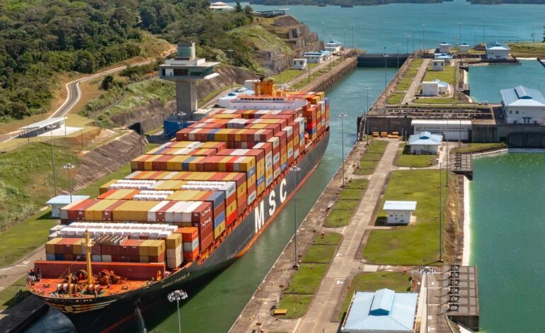 BlackRock compra los puertos del Canal de Panamá operados por CK Hutchison por 21.650 millones