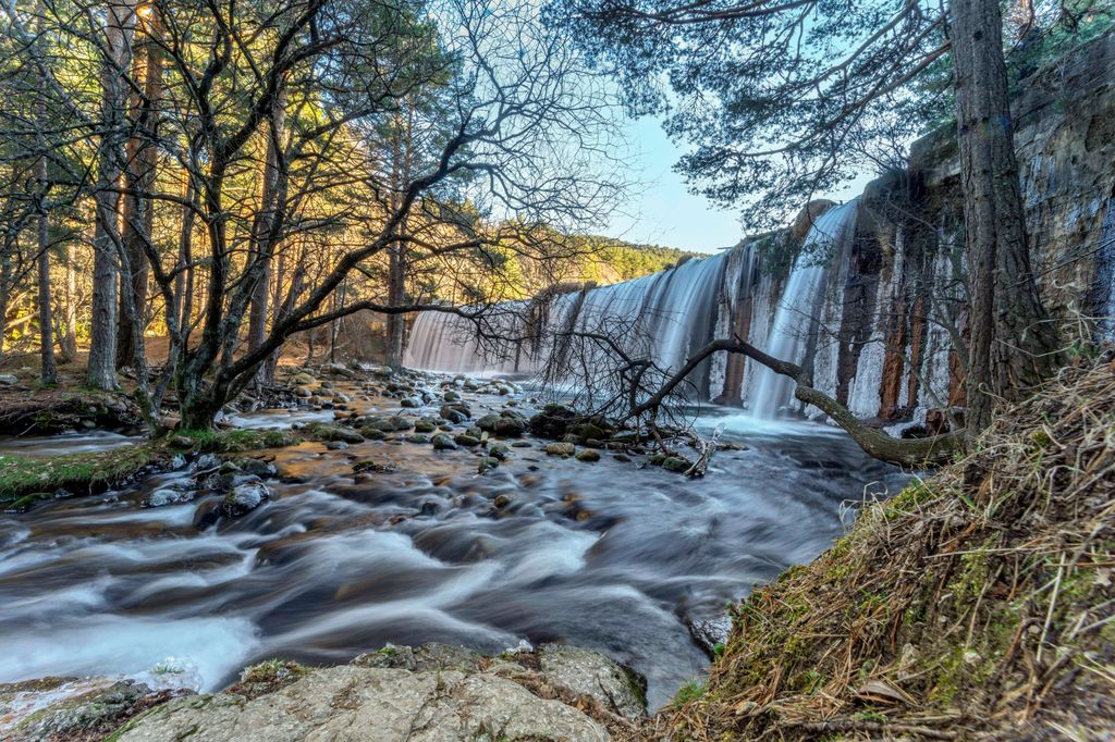 Cascada en el río Lozoya, Reserva Pradillo, en Rascafría, Madrid