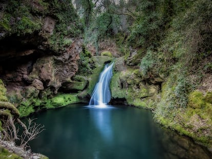 La piscina y la cascada de Bath Papea después de fuertes lluvias.