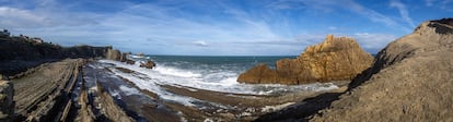 Arnía Beach, cerca de la ciudad de Soto de la Marina, es el hogar de una espectacular plataforma de abrasión (en otros lugares conocidos como 