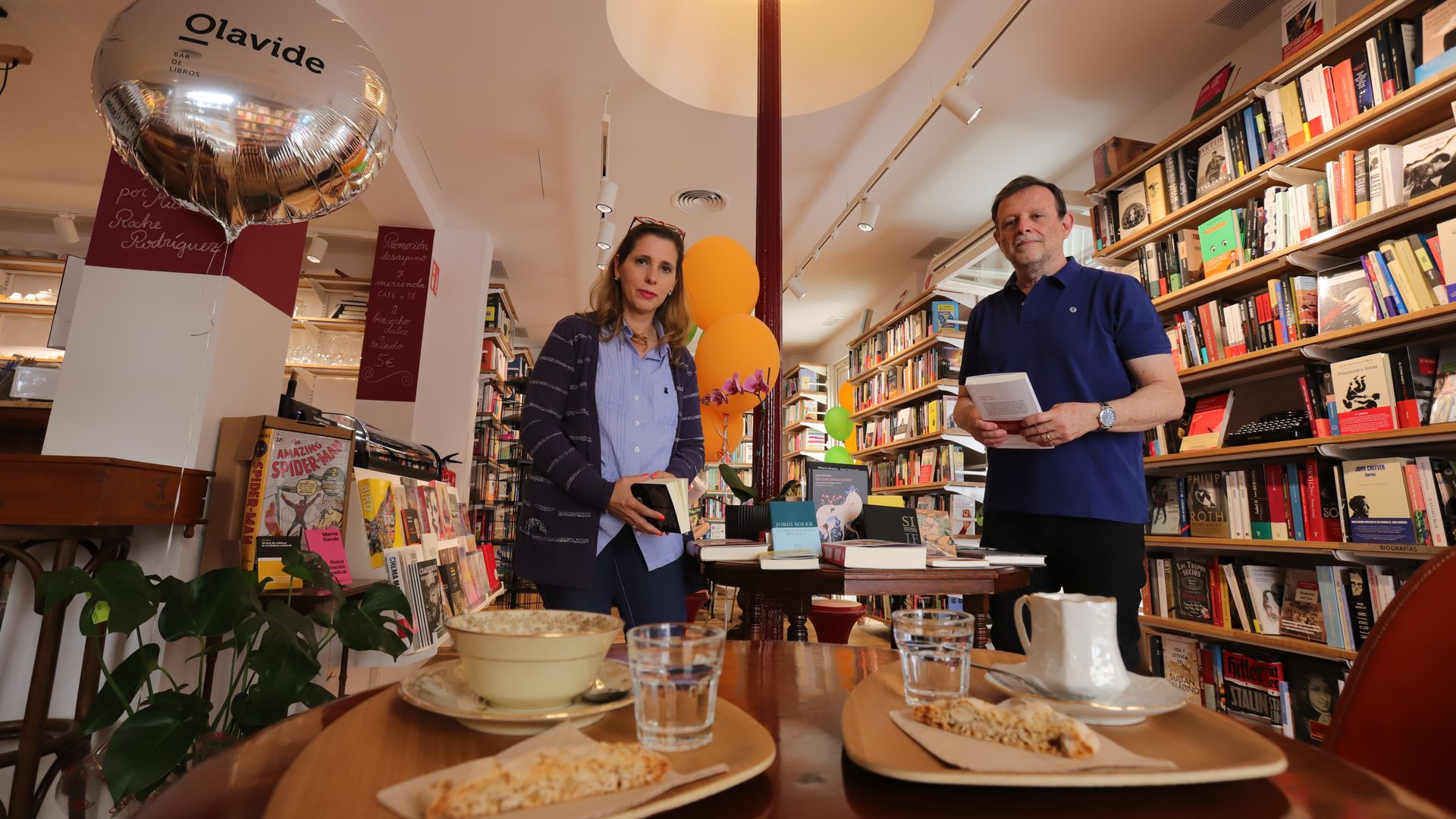 Olavide Bar de Books es un proyecto de boda para periodistas argentinos, Daniel Ulanovsky y Raquel Garzón