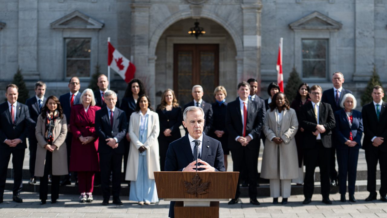 El nuevo primer ministro de Canadá, Mark Carney, jura su cargo y presenta a su nuevo gabinete