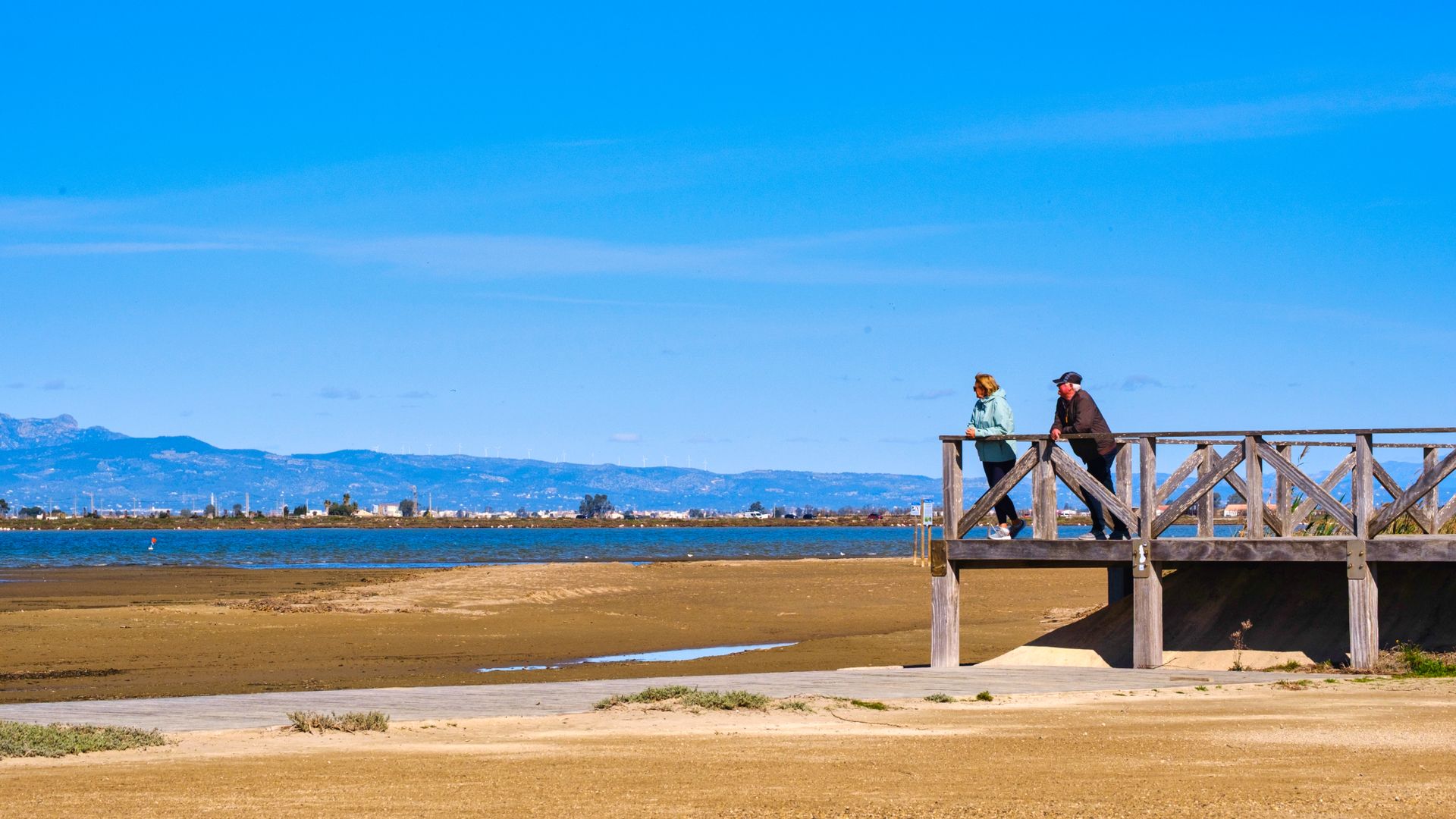 Vía fluvial de madera de Ebro Delta