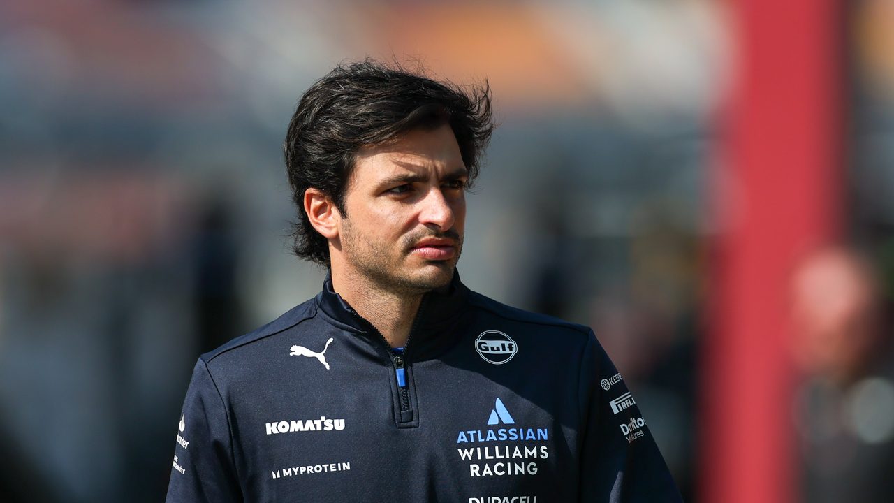 Carlos Sainz desvela la cubre de los pilotos de F1 con la FIA: ¿Qué ocurrió?