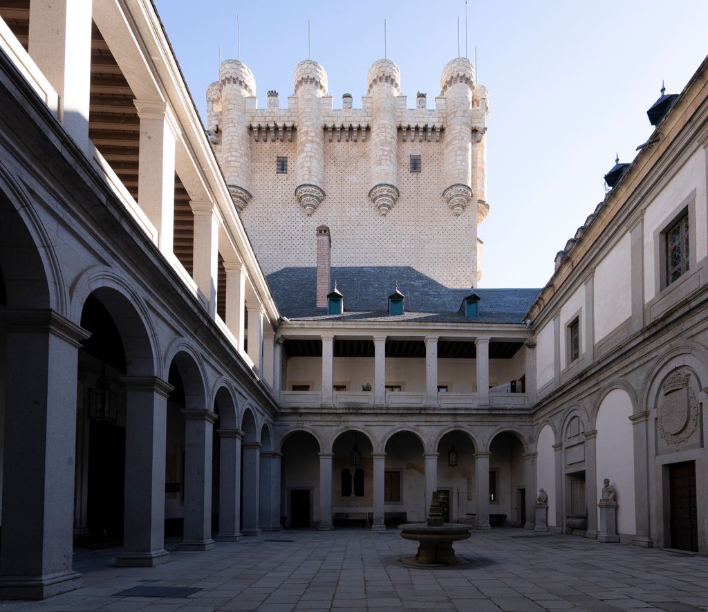 Patio de Armas del Alcázar de Segovia