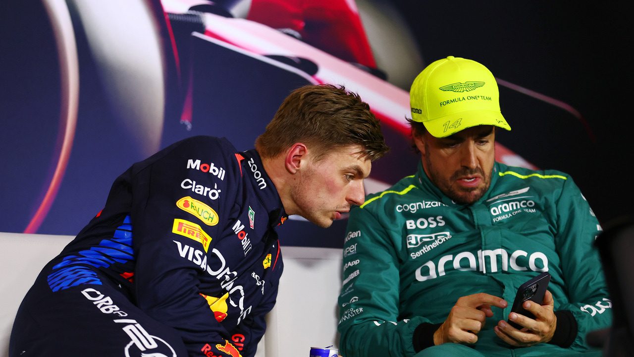 Max Verstappen le lleva la contraria a Fernando Alonso en el nuevo debate de la Fórmula 1