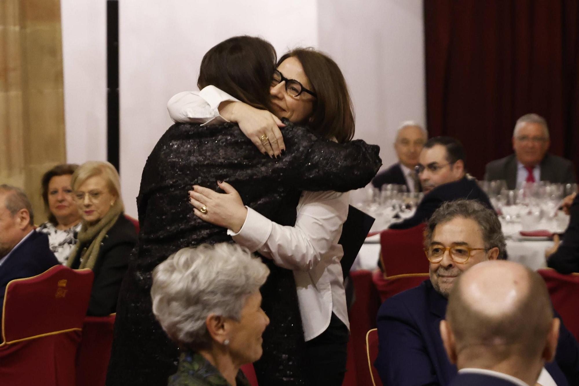 Entrega del premio "Mujer Trabajadora 2025" del Rotary Club Oviedo a Ángeles Rivero, directora general de LA NUEVA ESPAÑA, en imágenes