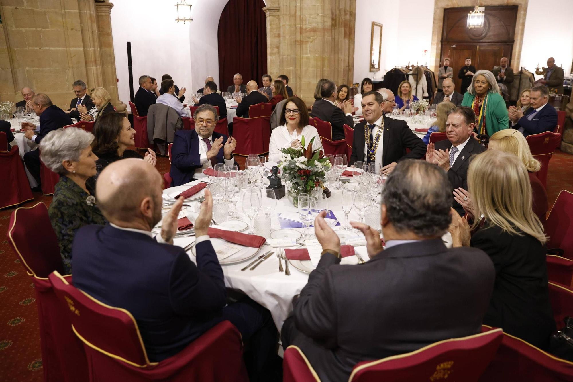 Entrega del premio "Mujer Trabajadora 2025" del Rotary Club Oviedo a Ángeles Rivero, directora general de LA NUEVA ESPAÑA, en imágenes