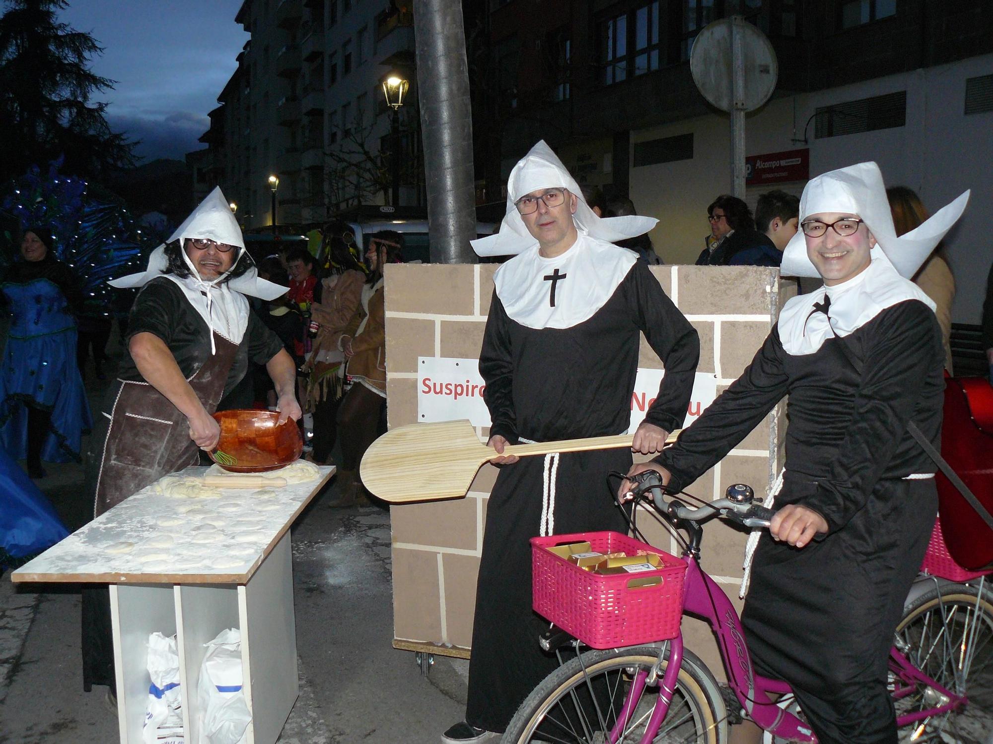 Arriondas se rinde a un Carnaval lleno de originalidad, fantasía y humor