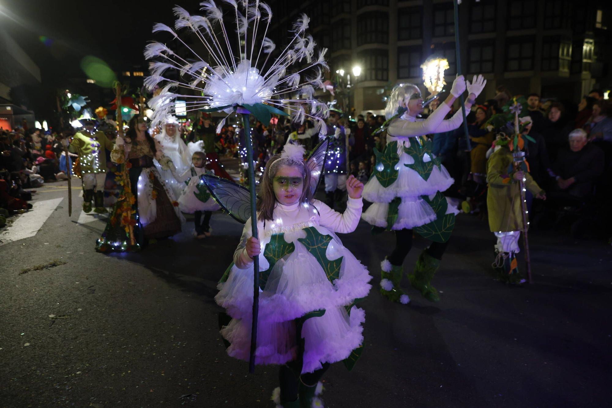 Así fue el multitudinario y espectacular desfile de Antroxu en Gijón (en imágenes)