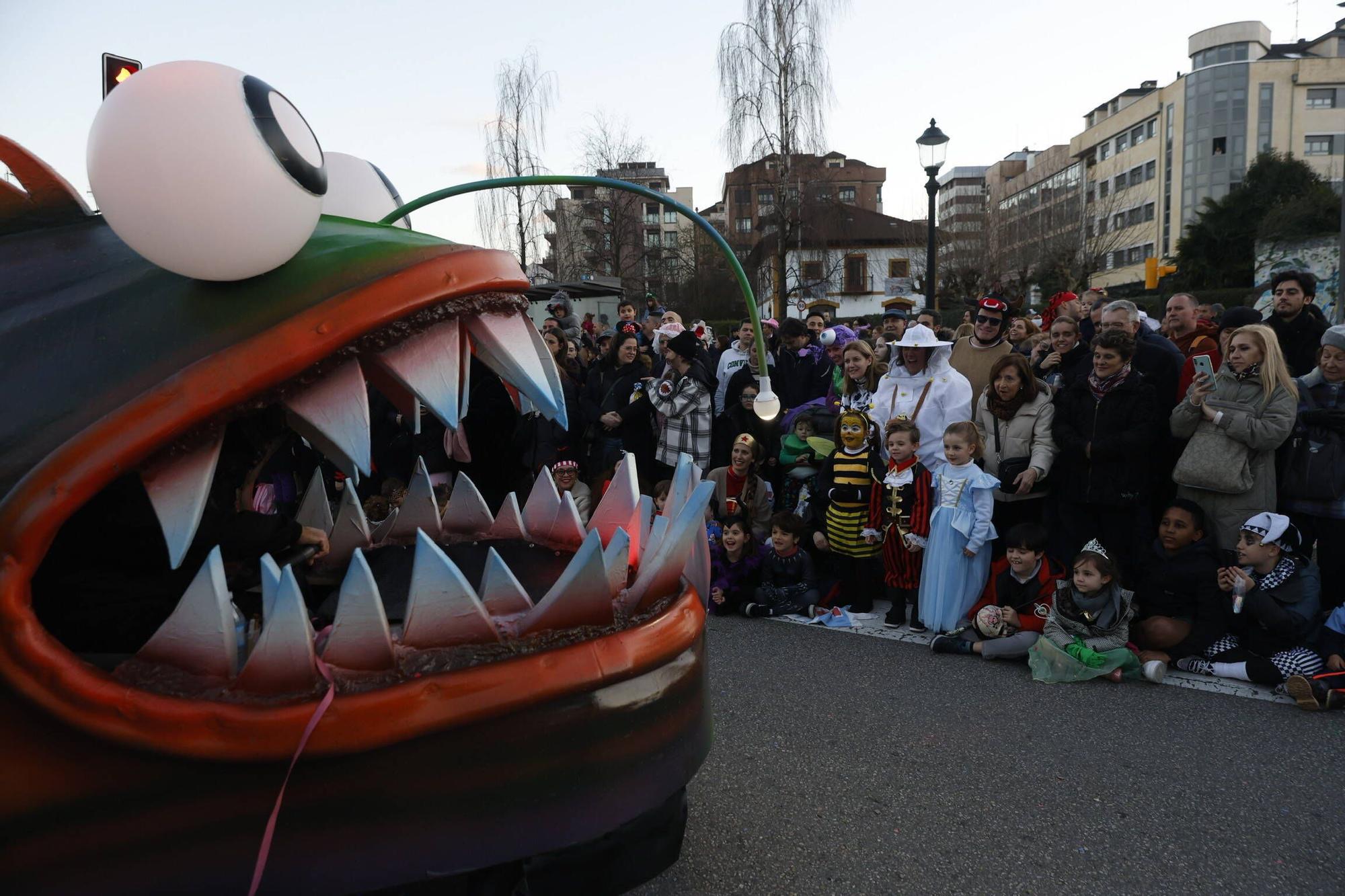 Así fue el multitudinario y espectacular desfile de Antroxu en Gijón (en imágenes)