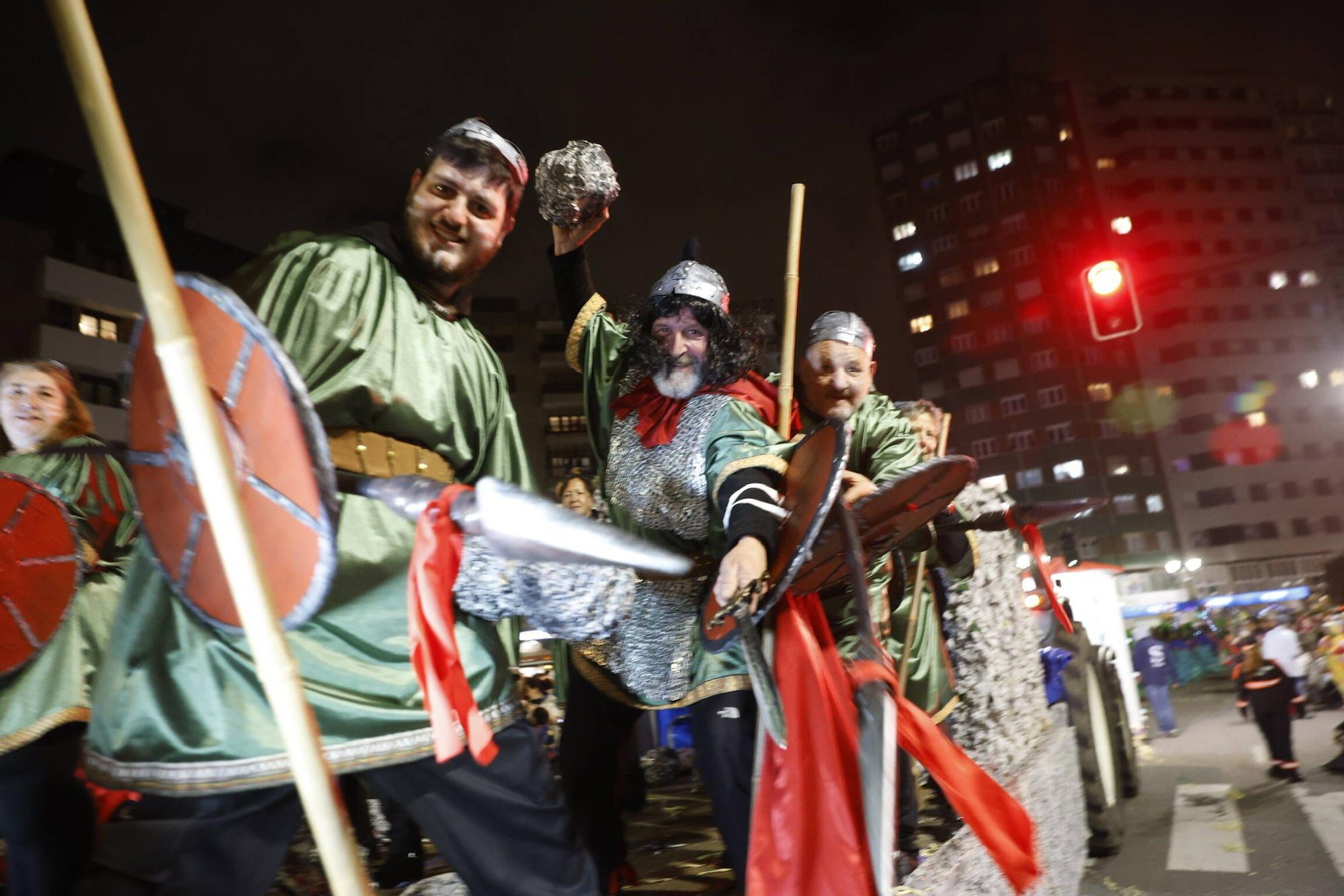 Así fue el multitudinario y espectacular desfile de Antroxu en Gijón (en imágenes)