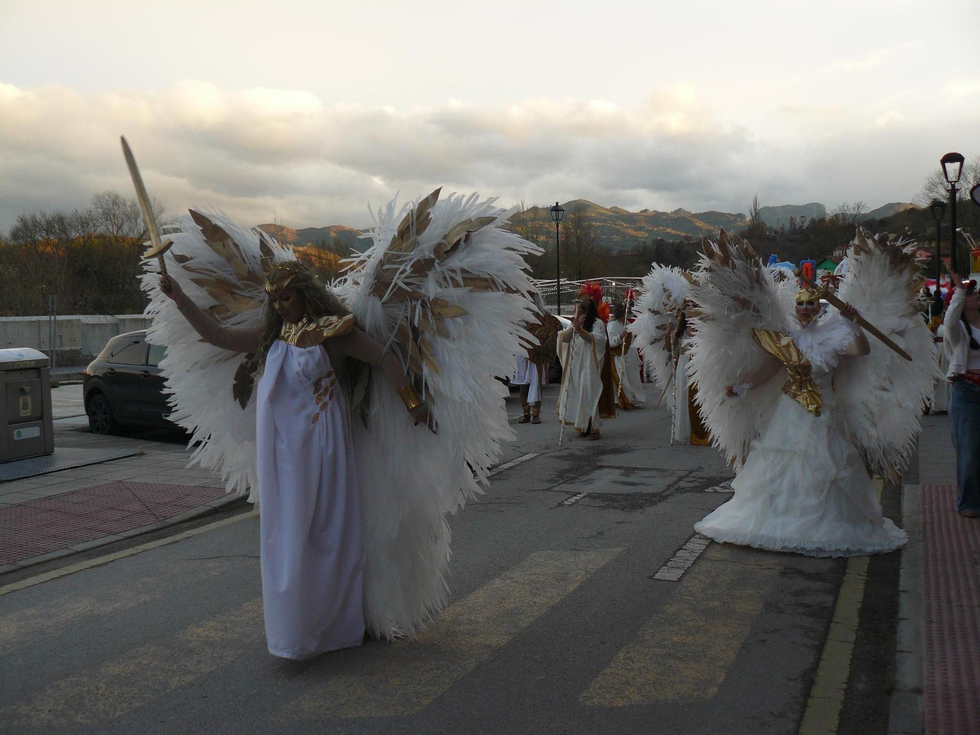 Arriondas se rinde a un Carnaval lleno de originalidad, fantasía y humor