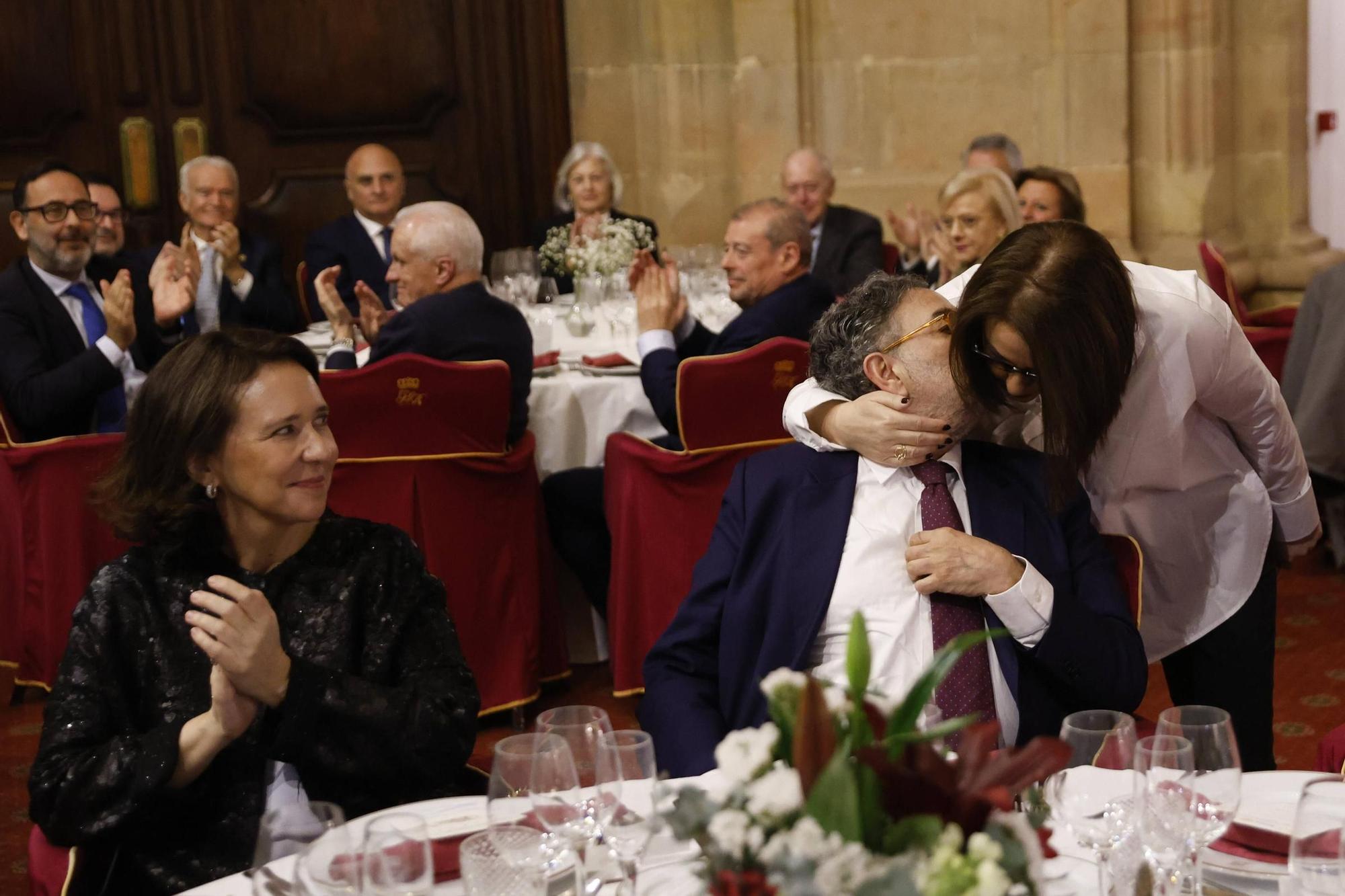 Entrega del premio "Mujer Trabajadora 2025" del Rotary Club Oviedo a Ángeles Rivero, directora general de LA NUEVA ESPAÑA, en imágenes