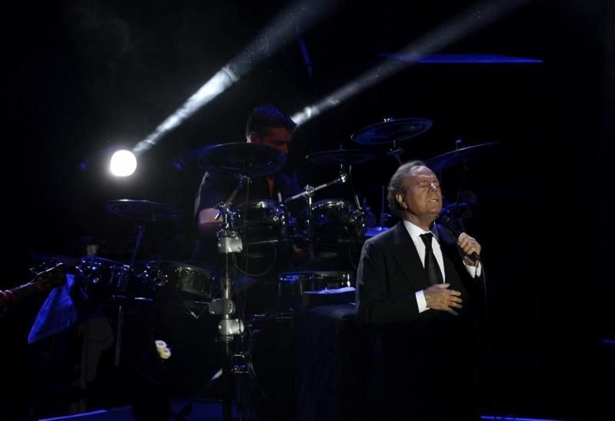 Julio Iglesias, durante un concierto en Estambul en 2015.