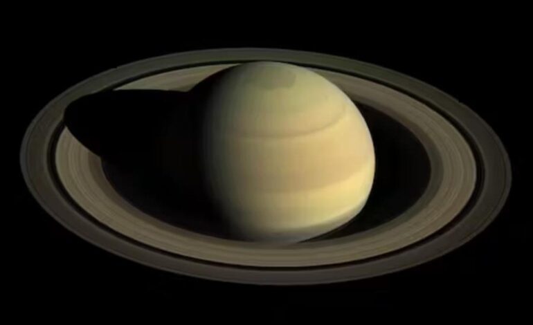 Descubiertas 128 lunas más alrededor de Saturno, que ya suma la cifra récord del Sistema Solar con 274 satélites propios