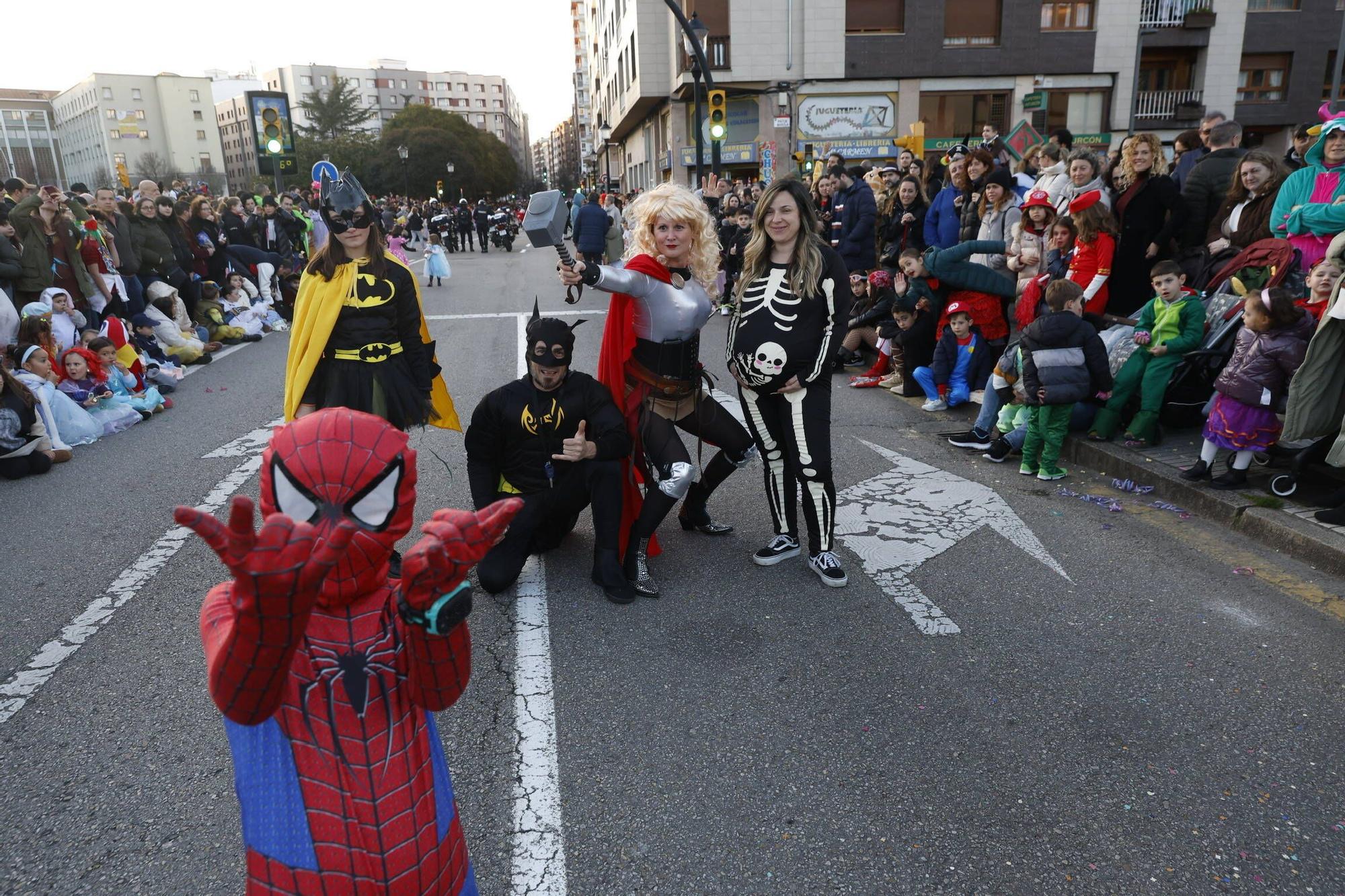 Así fue el multitudinario y espectacular desfile de Antroxu en Gijón (en imágenes)