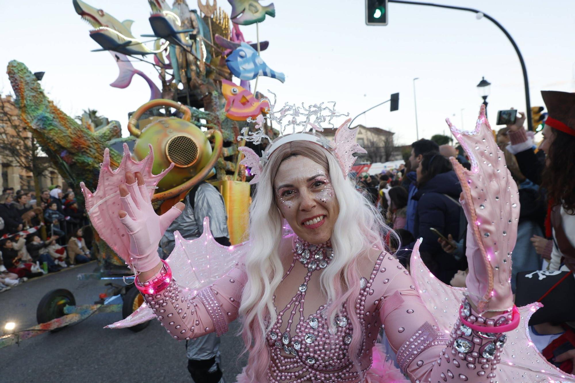 Así fue el multitudinario y espectacular desfile de Antroxu en Gijón (en imágenes)