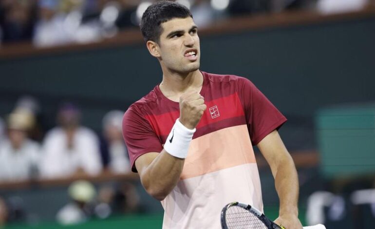 Alcaraz barre a Shapovalov y vuela a octavos en Indian Wells