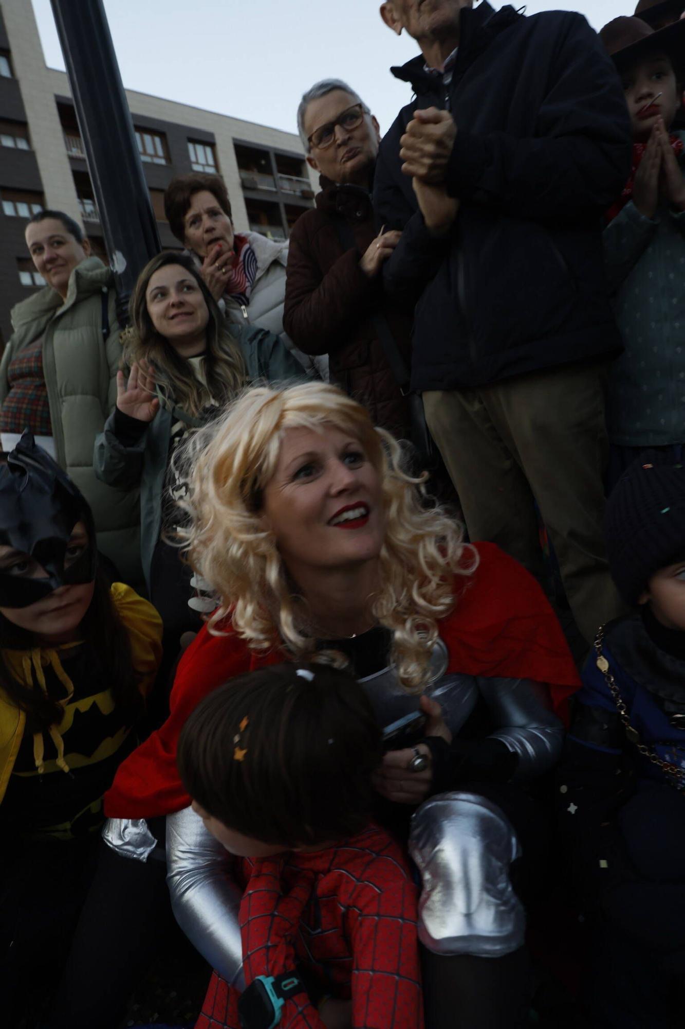 Así fue el multitudinario y espectacular desfile de Antroxu en Gijón (en imágenes)