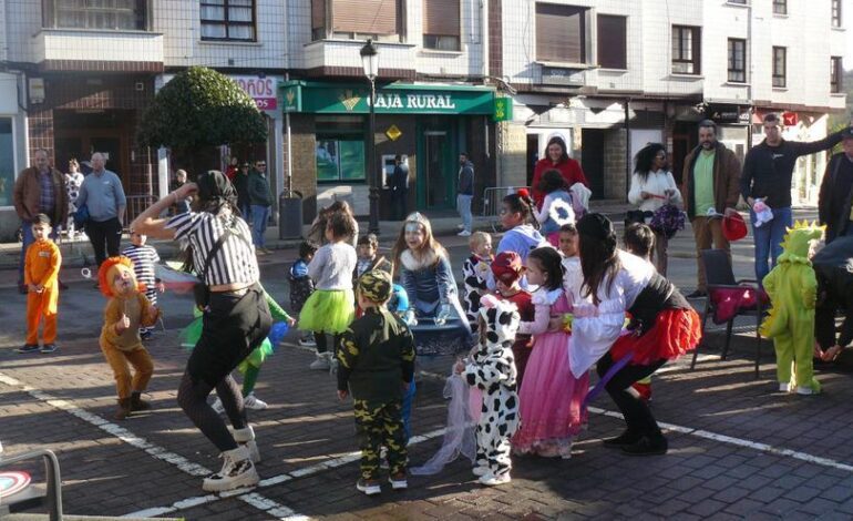 Arriondas se rinde a un Carnaval lleno de originalidad, fantasía y humor