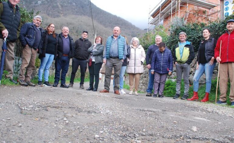 Los vecinos exigen arreglar la carretera de Abiegos (Ponga)