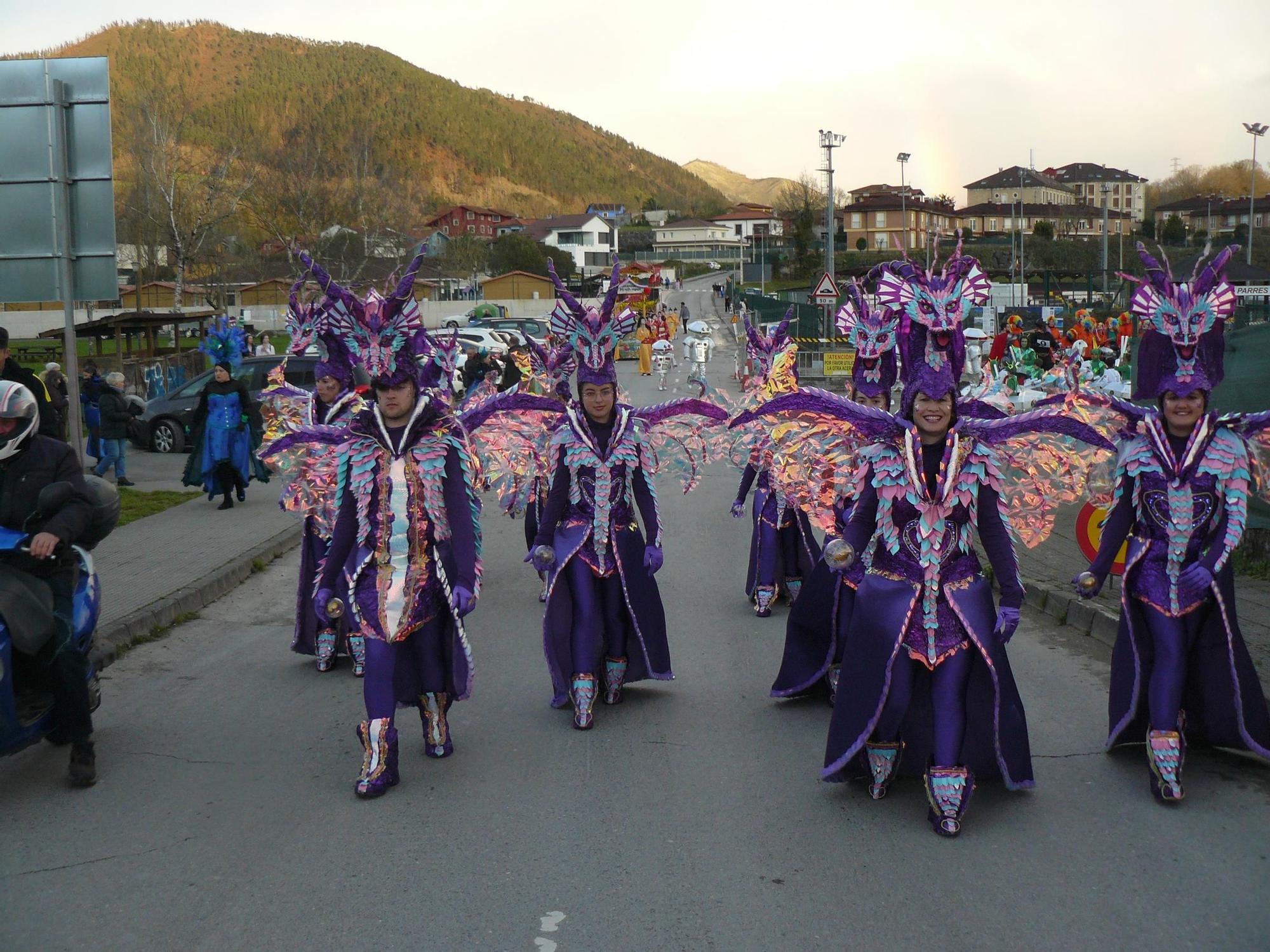 Arriondas se rinde a un Carnaval lleno de originalidad, fantasía y humor