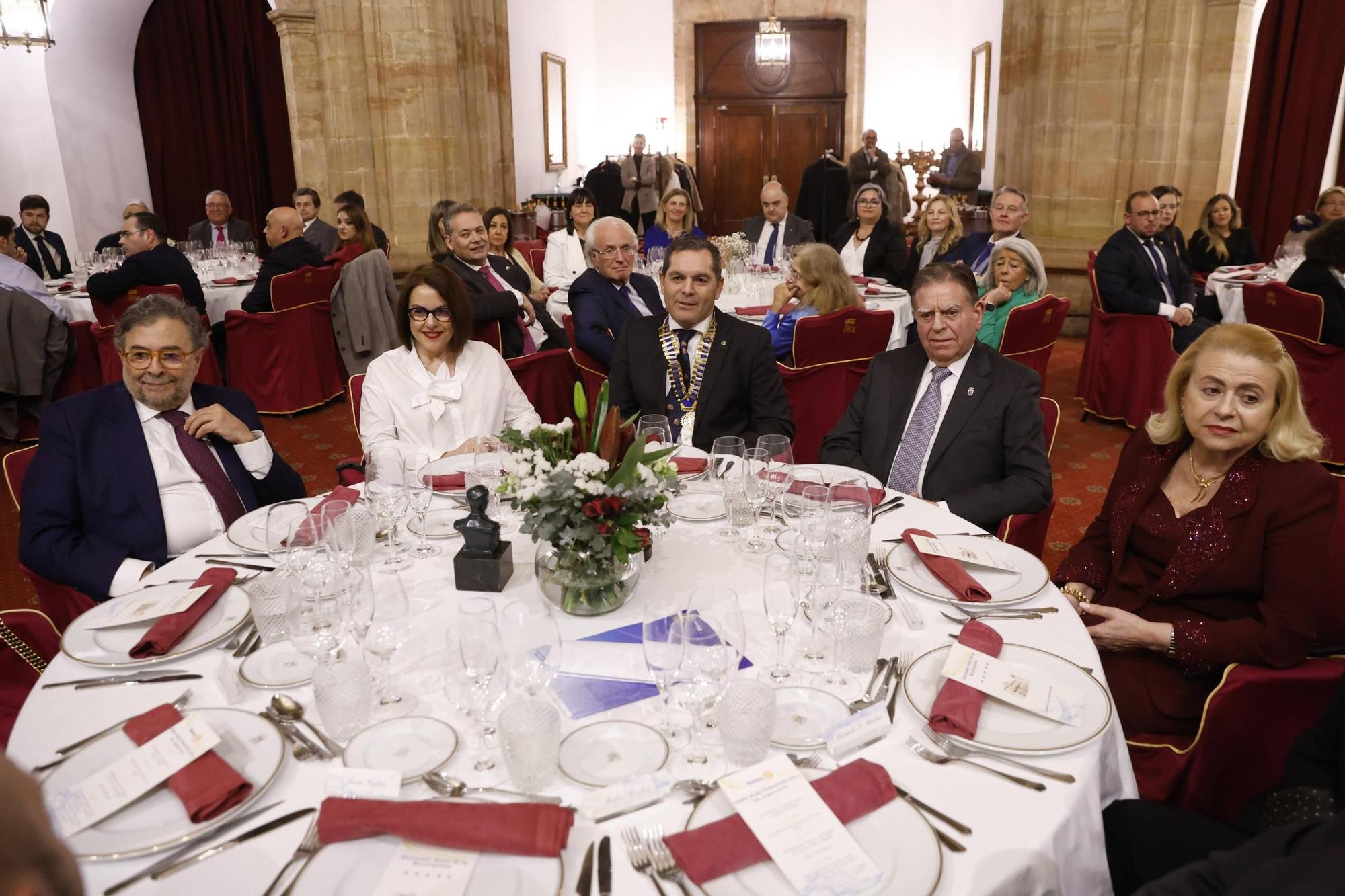 Entrega del premio "Mujer Trabajadora 2025" del Rotary Club Oviedo a Ángeles Rivero, directora general de LA NUEVA ESPAÑA, en imágenes