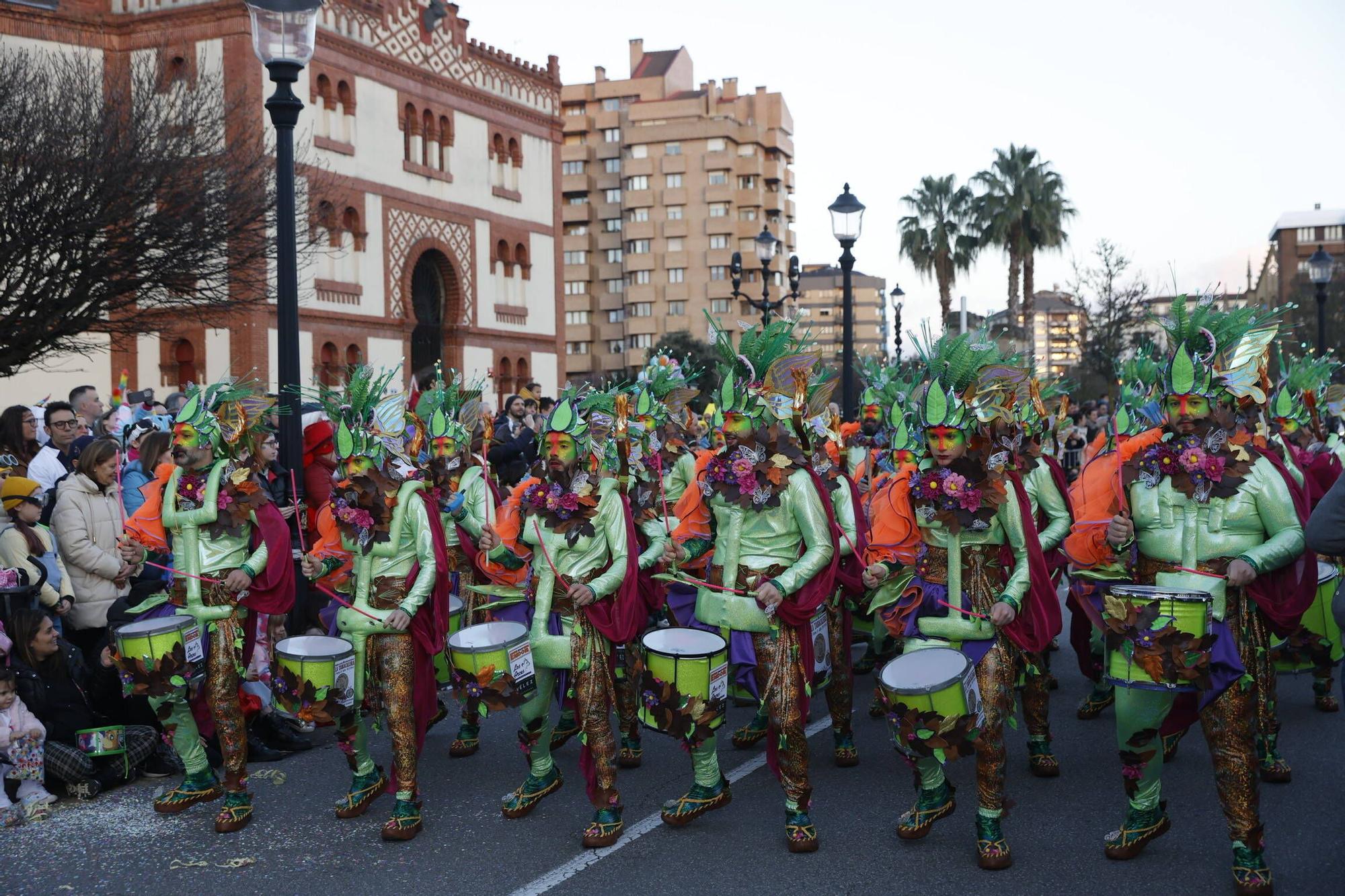 Así fue el multitudinario y espectacular desfile de Antroxu en Gijón (en imágenes)