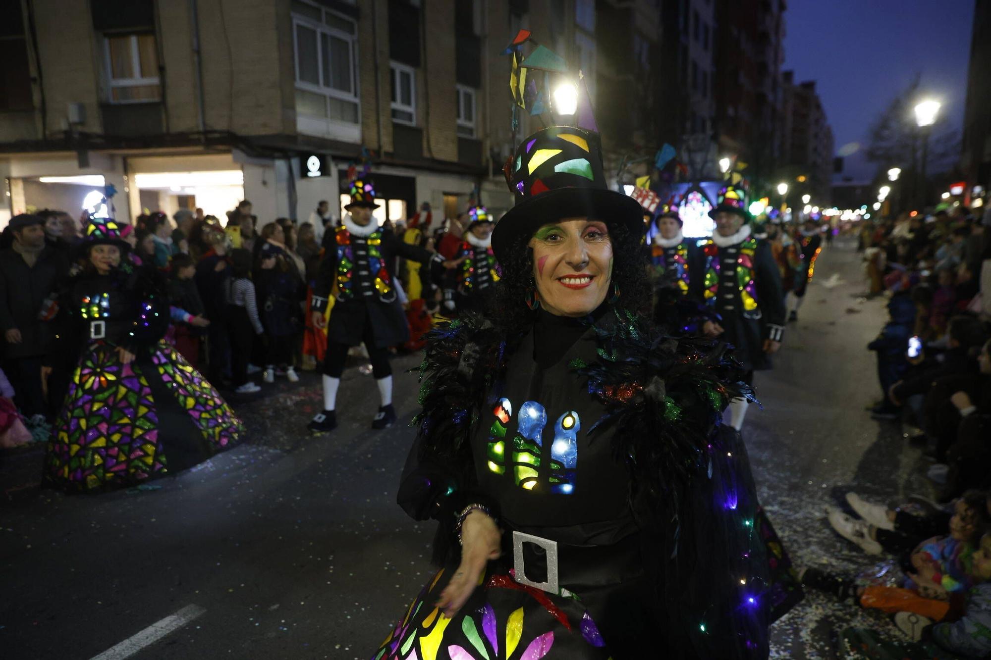 Así fue el multitudinario y espectacular desfile de Antroxu en Gijón (en imágenes)