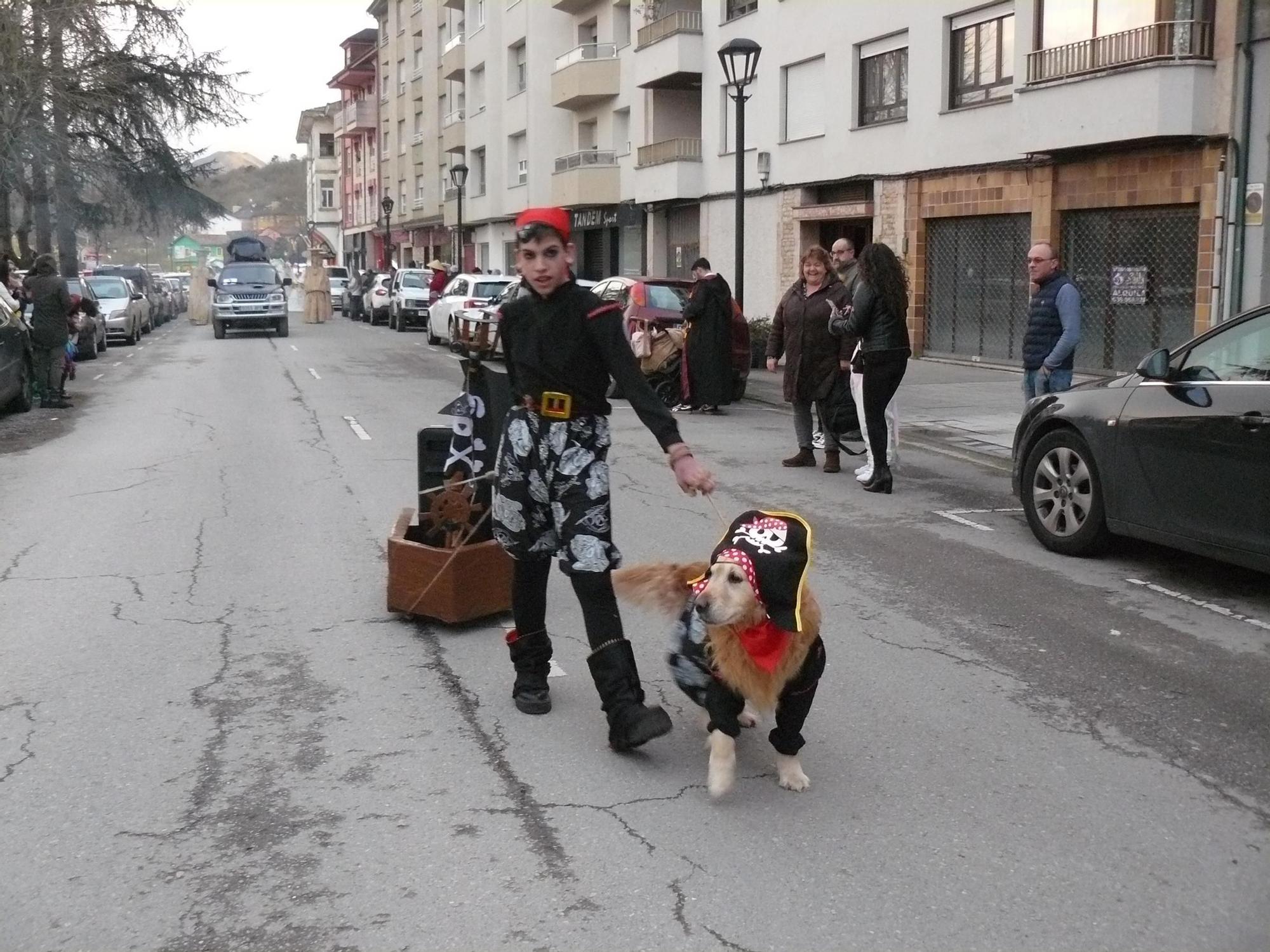 Arriondas se rinde a un Carnaval lleno de originalidad, fantasía y humor