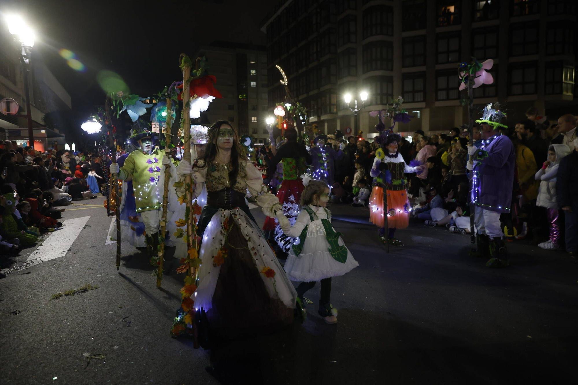 Así fue el multitudinario y espectacular desfile de Antroxu en Gijón (en imágenes)