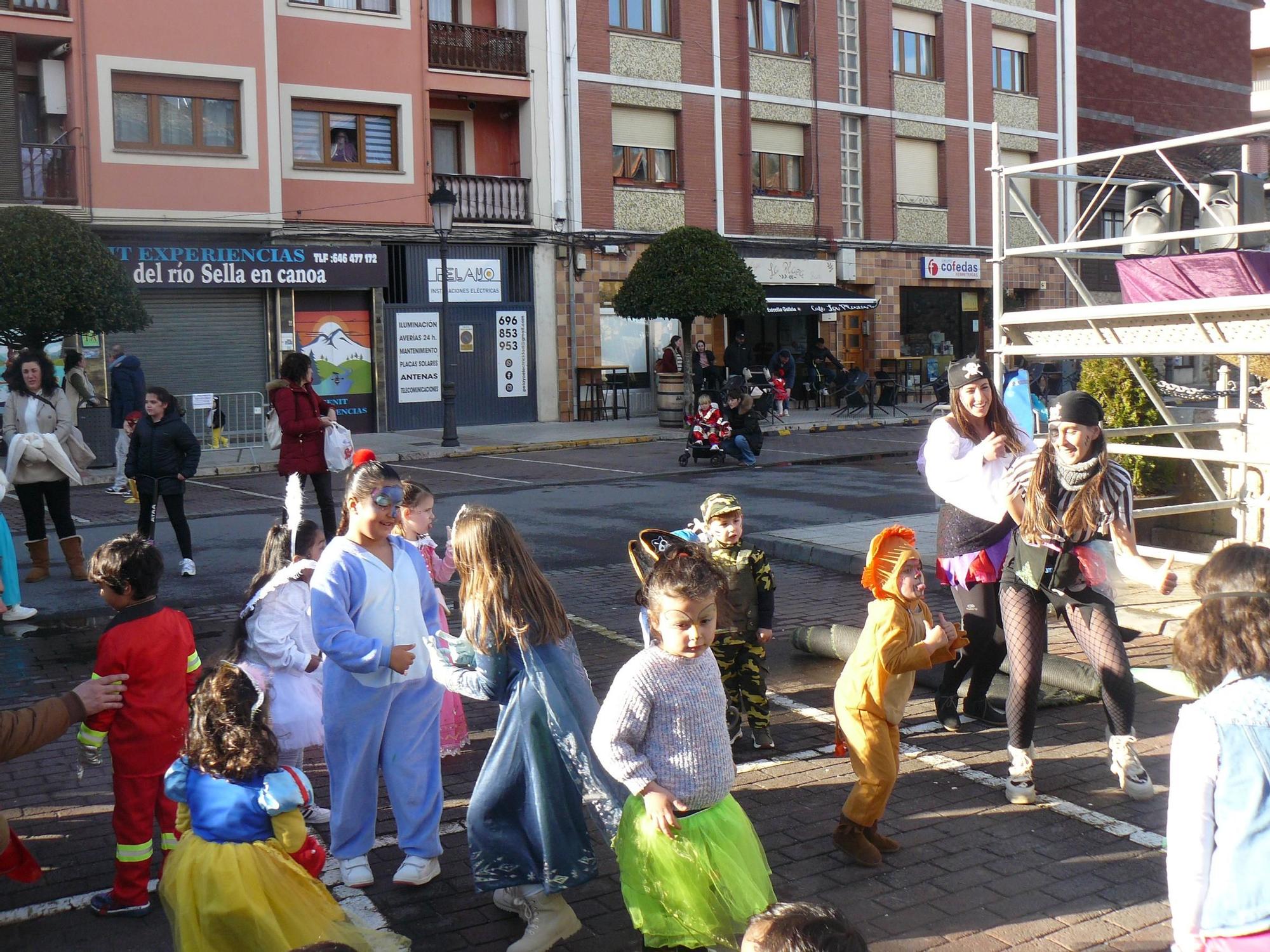 Arriondas se rinde a un Carnaval lleno de originalidad, fantasía y humor