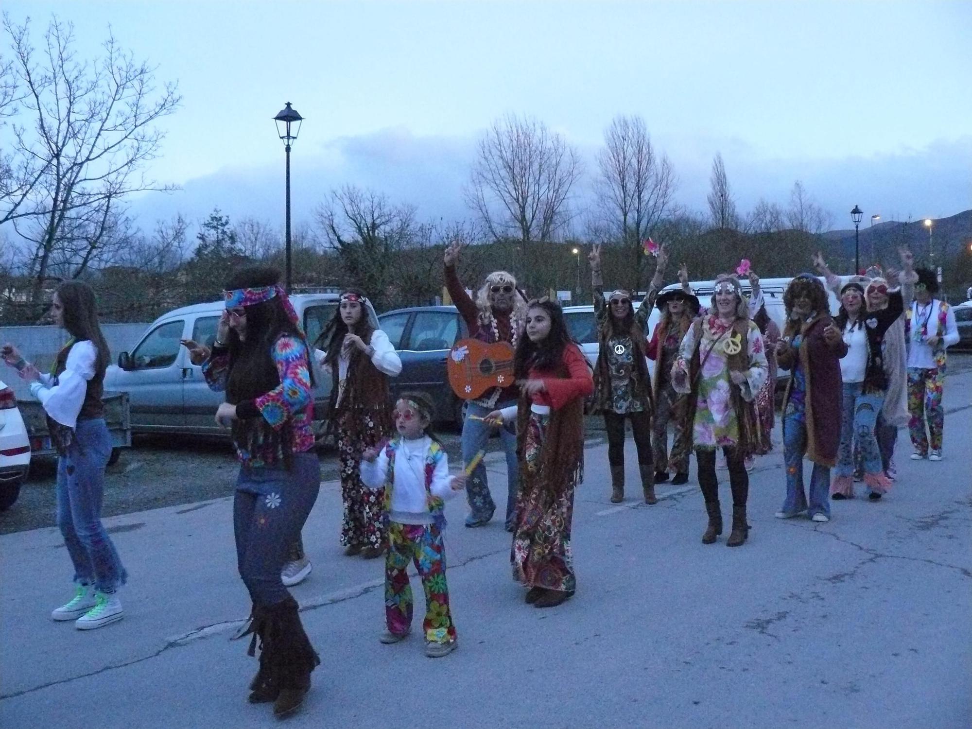 Arriondas se rinde a un Carnaval lleno de originalidad, fantasía y humor