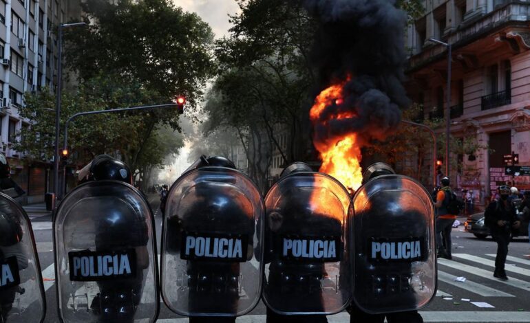 Milei tiene su día negro en el Congreso argentino