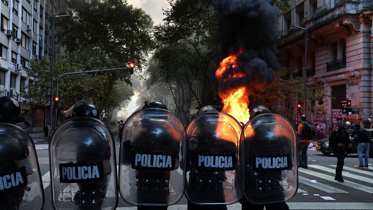 Milei tiene su día negro en el Congreso argentino