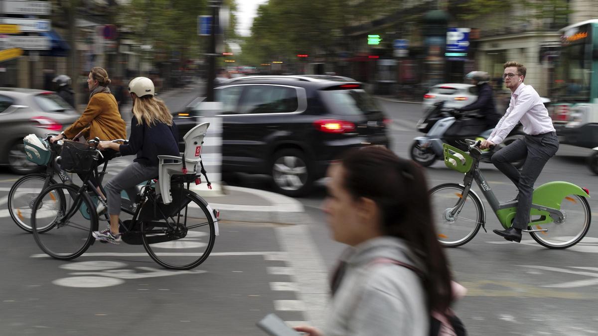 París celebra este domingo una consulta para decidir si prioriza al peatón frente al coche