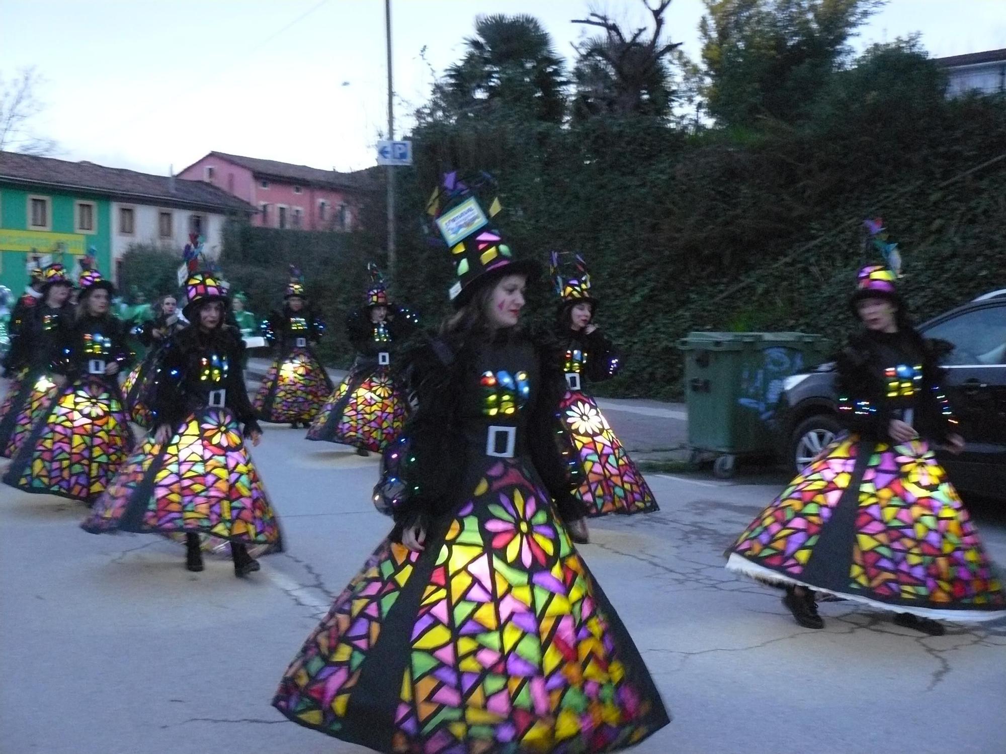 Arriondas se rinde a un Carnaval lleno de originalidad, fantasía y humor