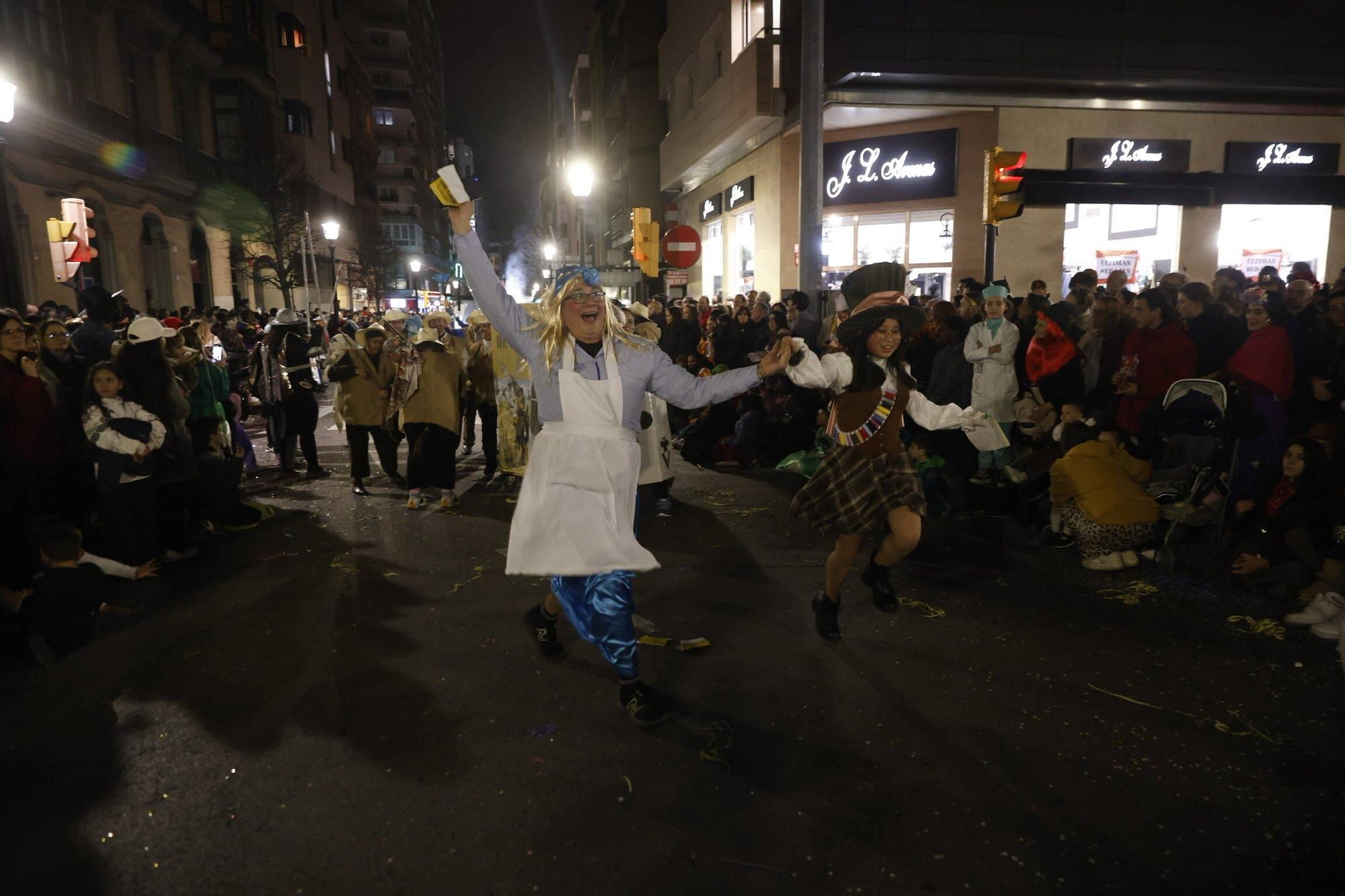 Así fue el multitudinario y espectacular desfile de Antroxu en Gijón (en imágenes)