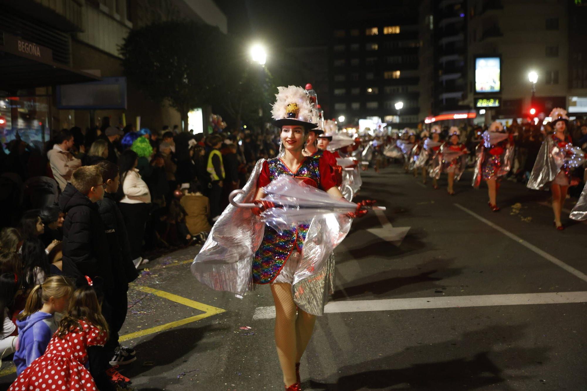 Así fue el multitudinario y espectacular desfile de Antroxu en Gijón (en imágenes)